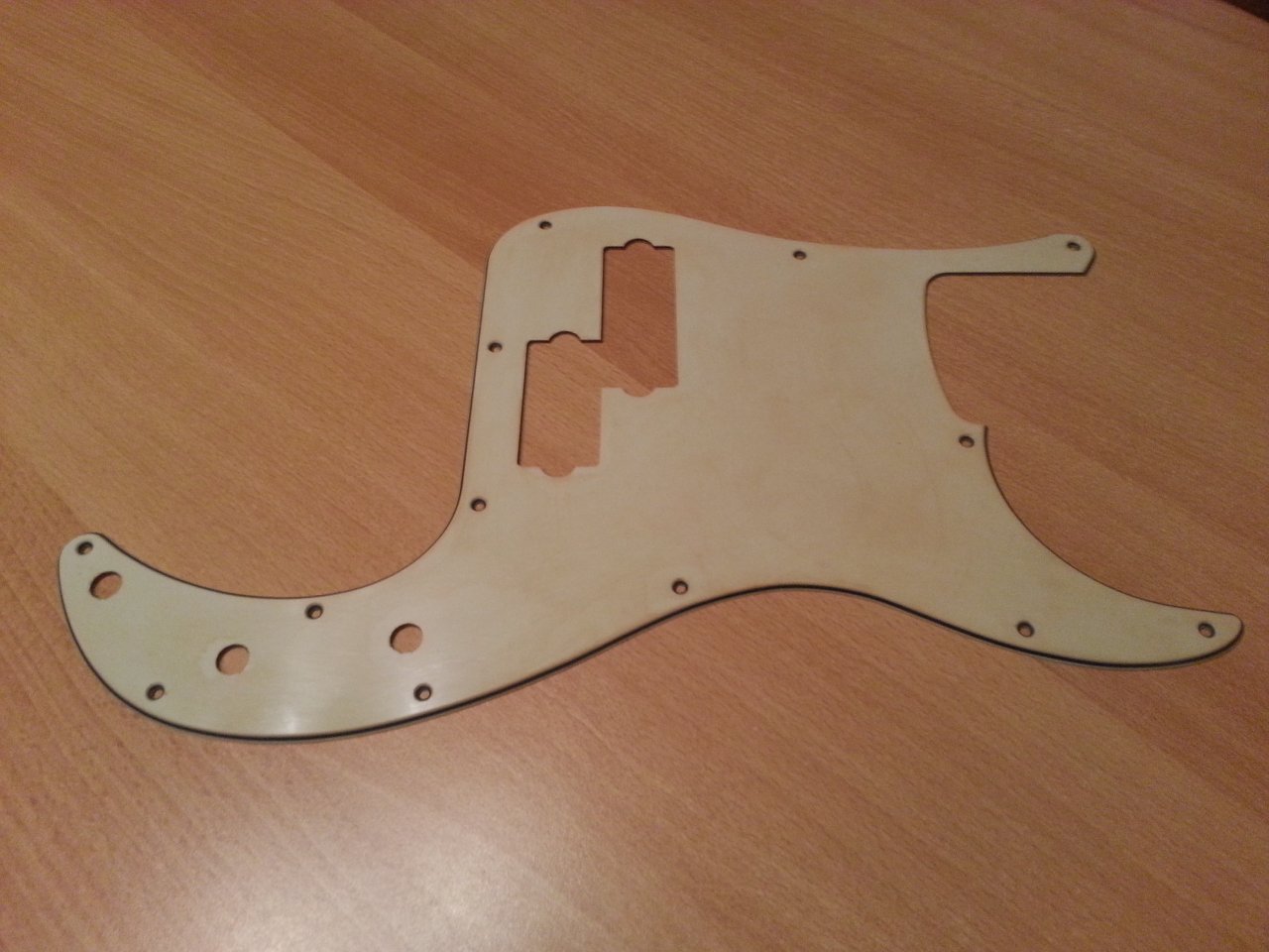 38_Pickguard_aged_cleaned.jpg