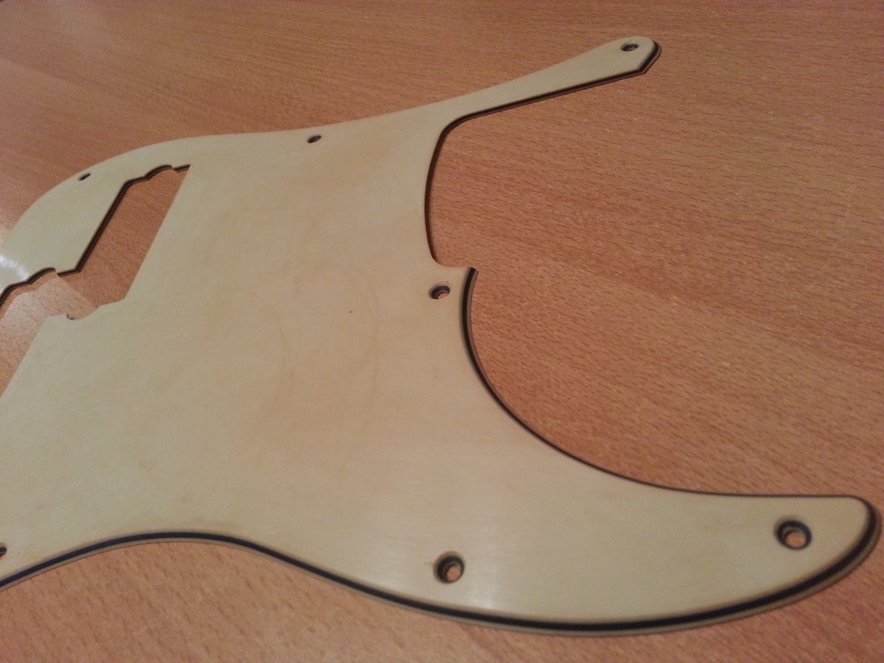 39_Pickguard_aged_cleaned.jpg