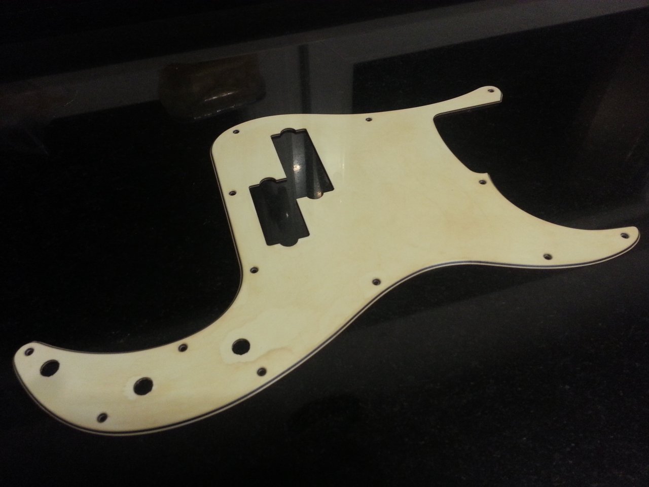 43_Pickguard_aged_cleaned.jpg