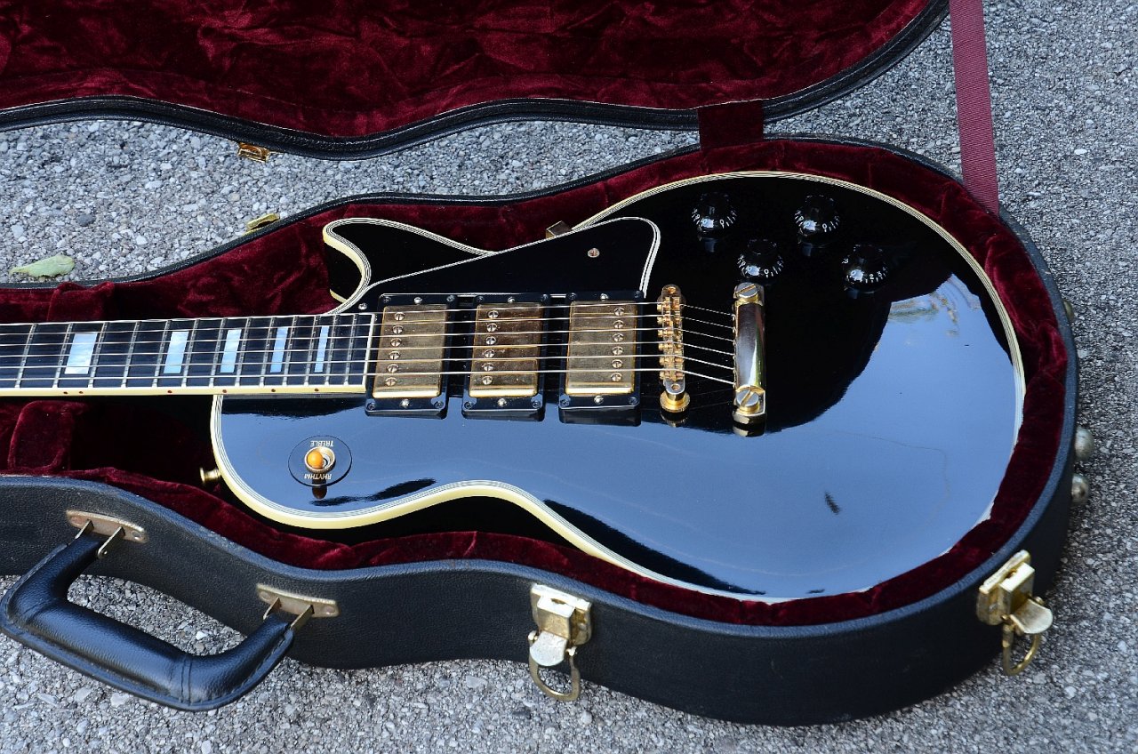 44 Gibson Les Paul Custom Black Beauty 3 PU 09.jpg