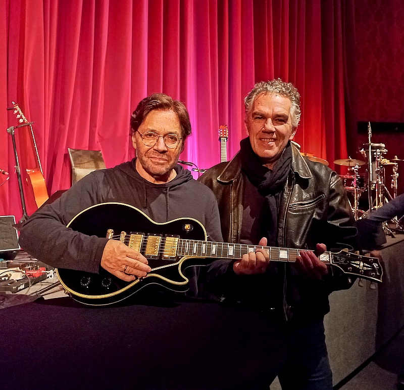 44 Gibson Les Paul Custom Black Beauty 3 PU 35 mit Al di Meola.jpg