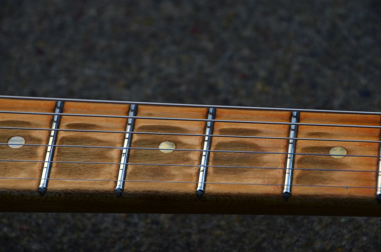 48 Gibson L6-S 1975 46.jpg