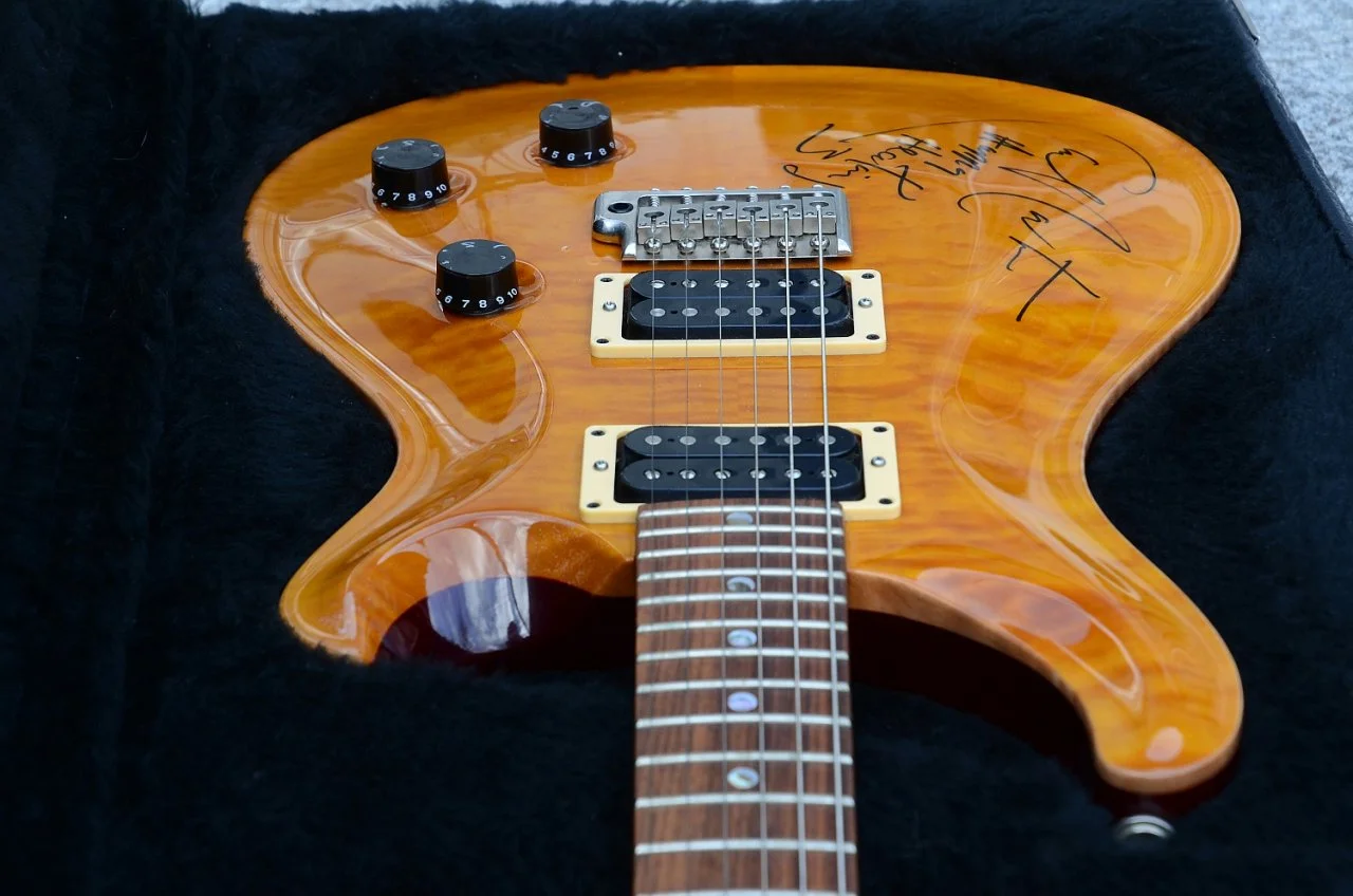 49 PRS Custom 24  Santana signed 04.jpg