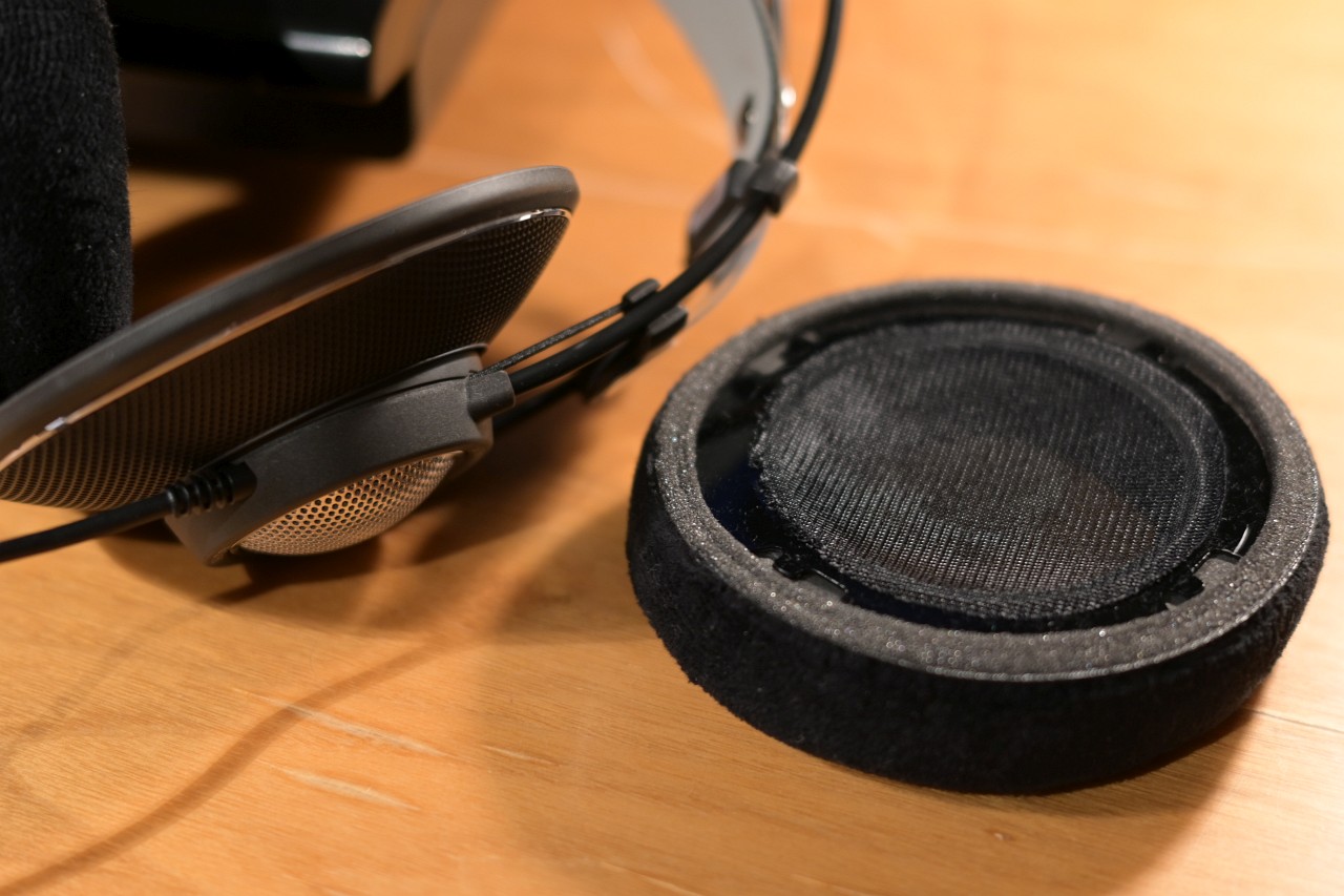 5 Kopfhörer Ohrpolster auf Grundplatte.JPG