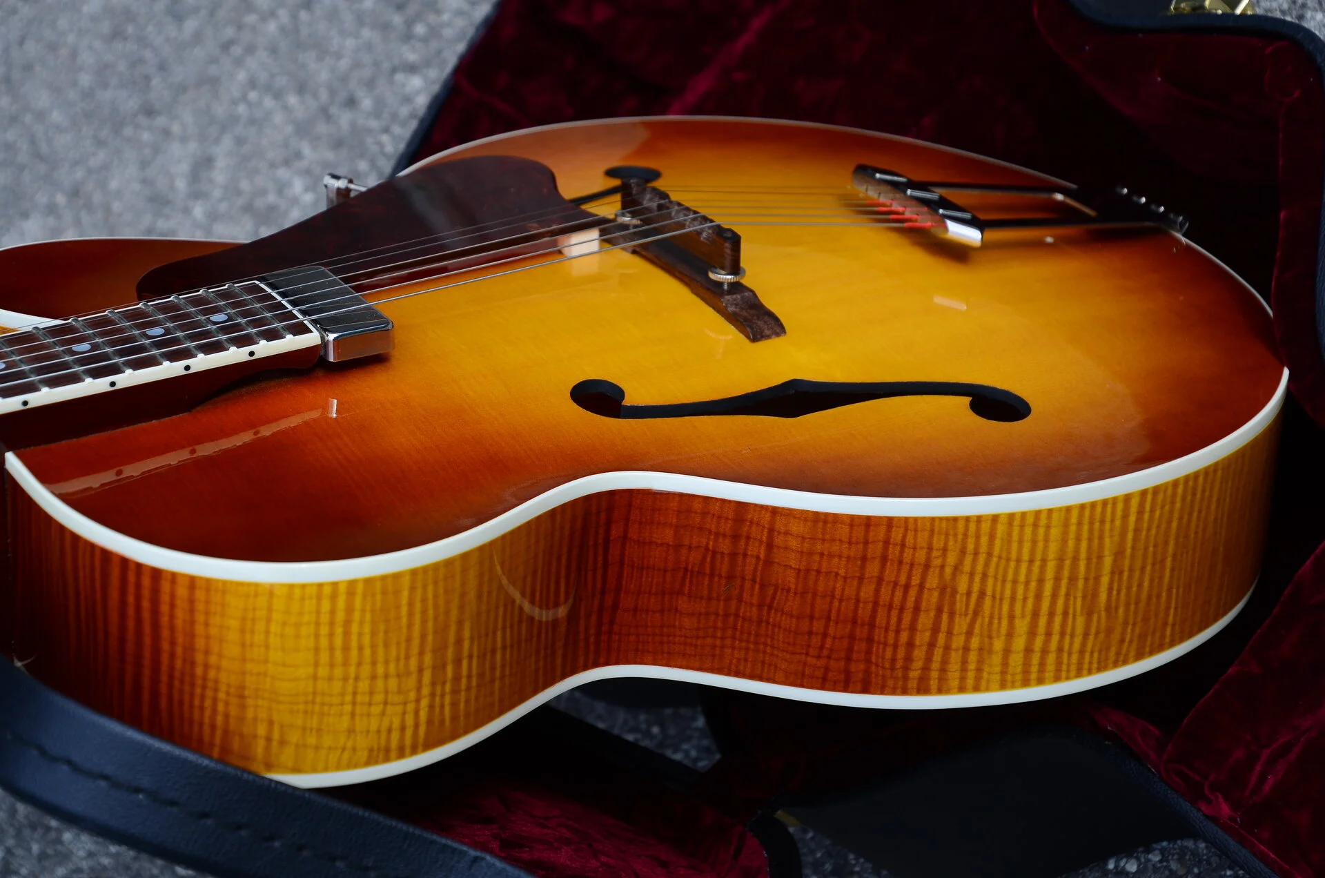 58 Gibson Venetian Solid Formed Archtop 38.webp