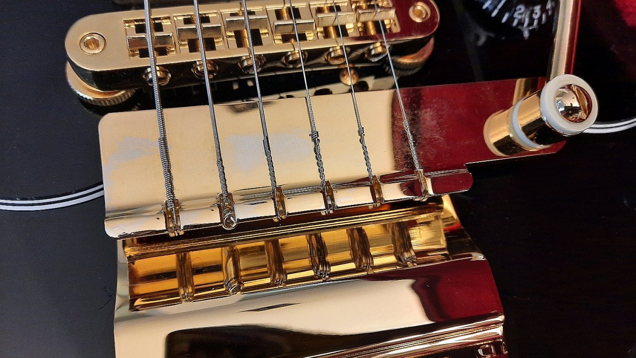 64 Gibson SG Kirk Douglas Signature 2021 Black 05.jpg