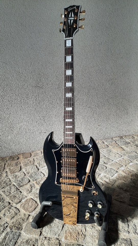 64 Gibson SG Kirk Douglas Signature 2021 Black 10.jpg