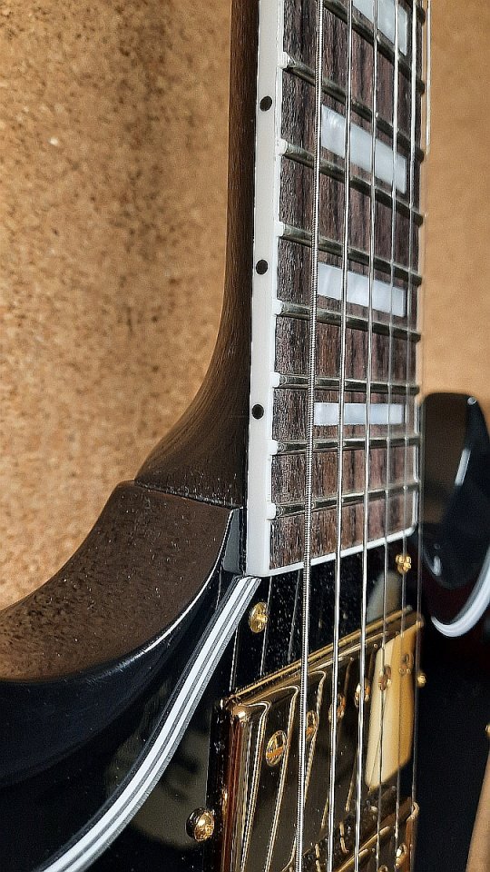 64 Gibson SG Kirk Douglas Signature 2021 Black 46.jpg