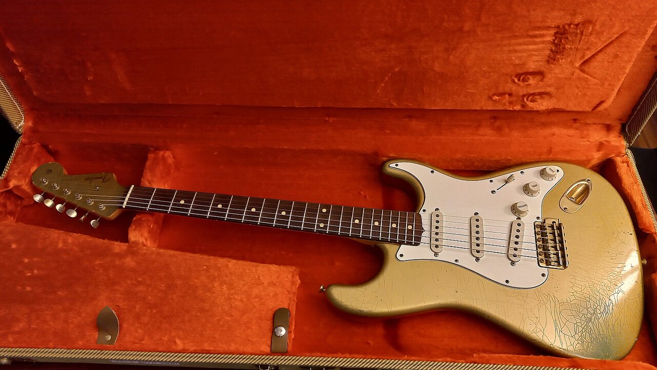 69 Fender Stratocaster 50th Anniversary Customshop relic 60 2004 04.jpg
