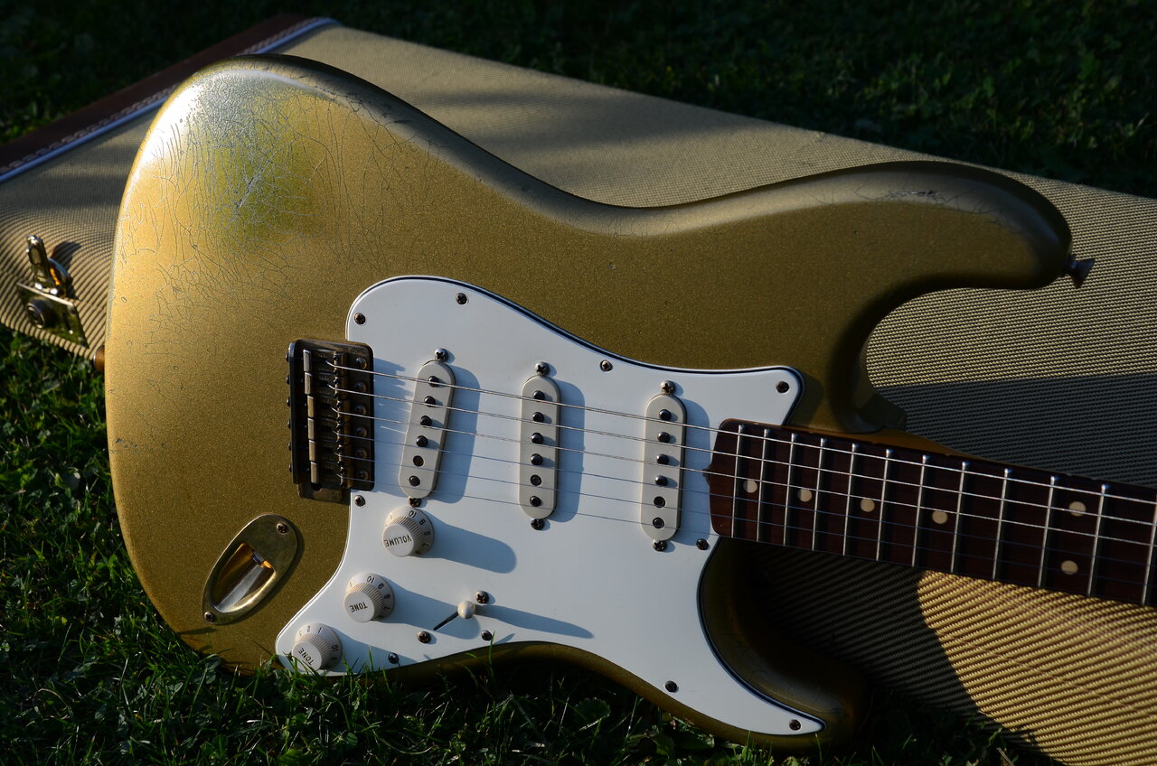 69 Fender Stratocaster 50th Anniversary Customshop relic 60 2004 20.JPG