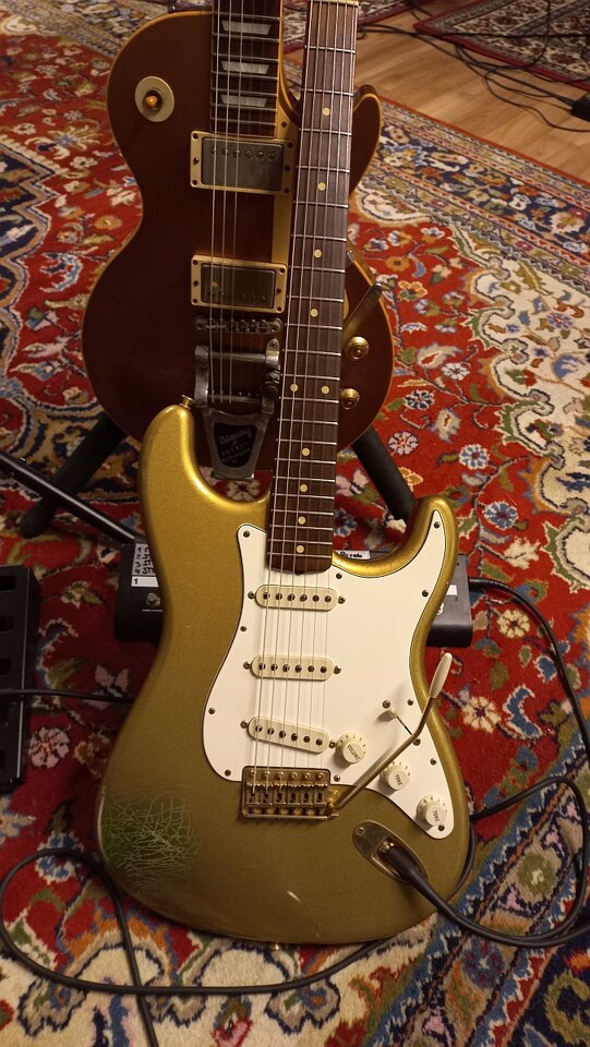 69 Fender Stratocaster 50th Anniversary Customshop relic 60 2004 38.jpg