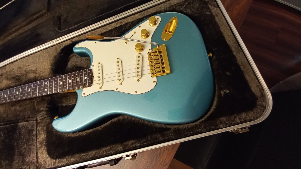 73 Fender The Strat 02.jpg