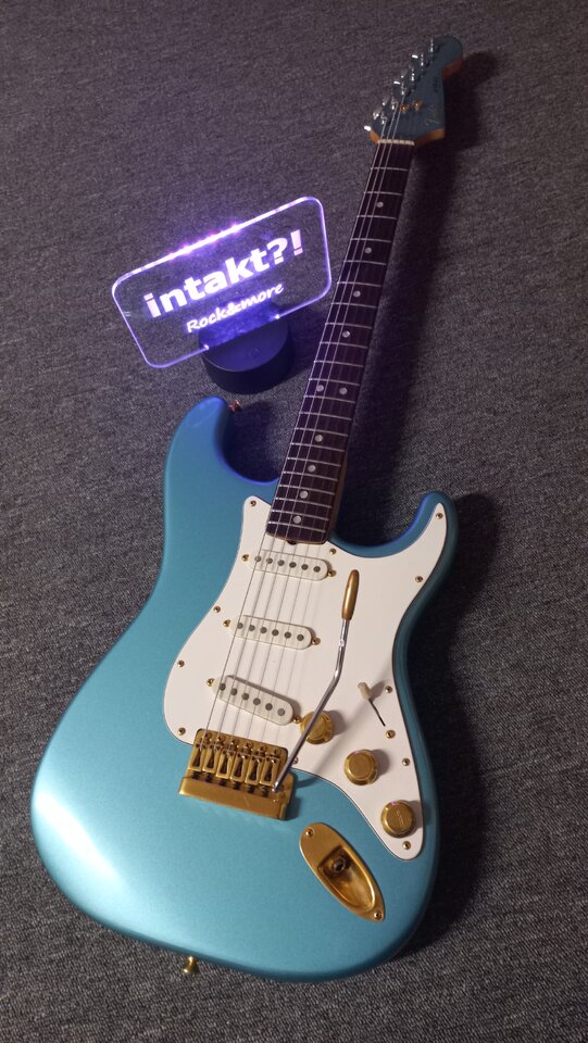 73 Fender The Strat 40.jpg