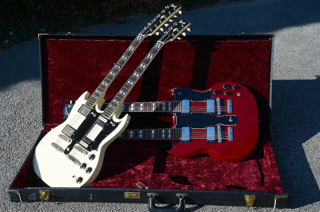 77 Doublenecks 01.webp