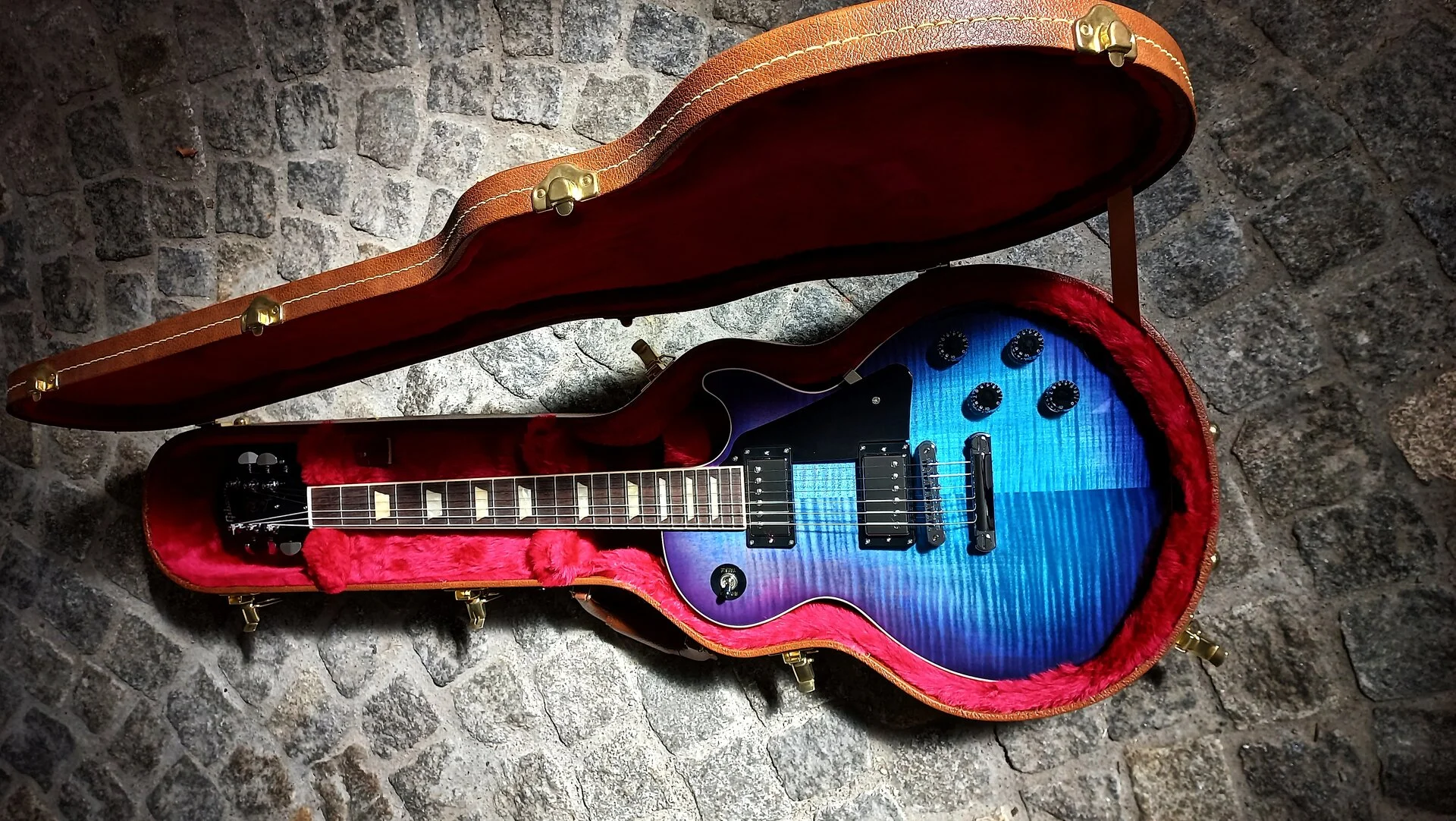 88 Gibson Les Paul Traditional Pro V Blueberry Burst 21.webp