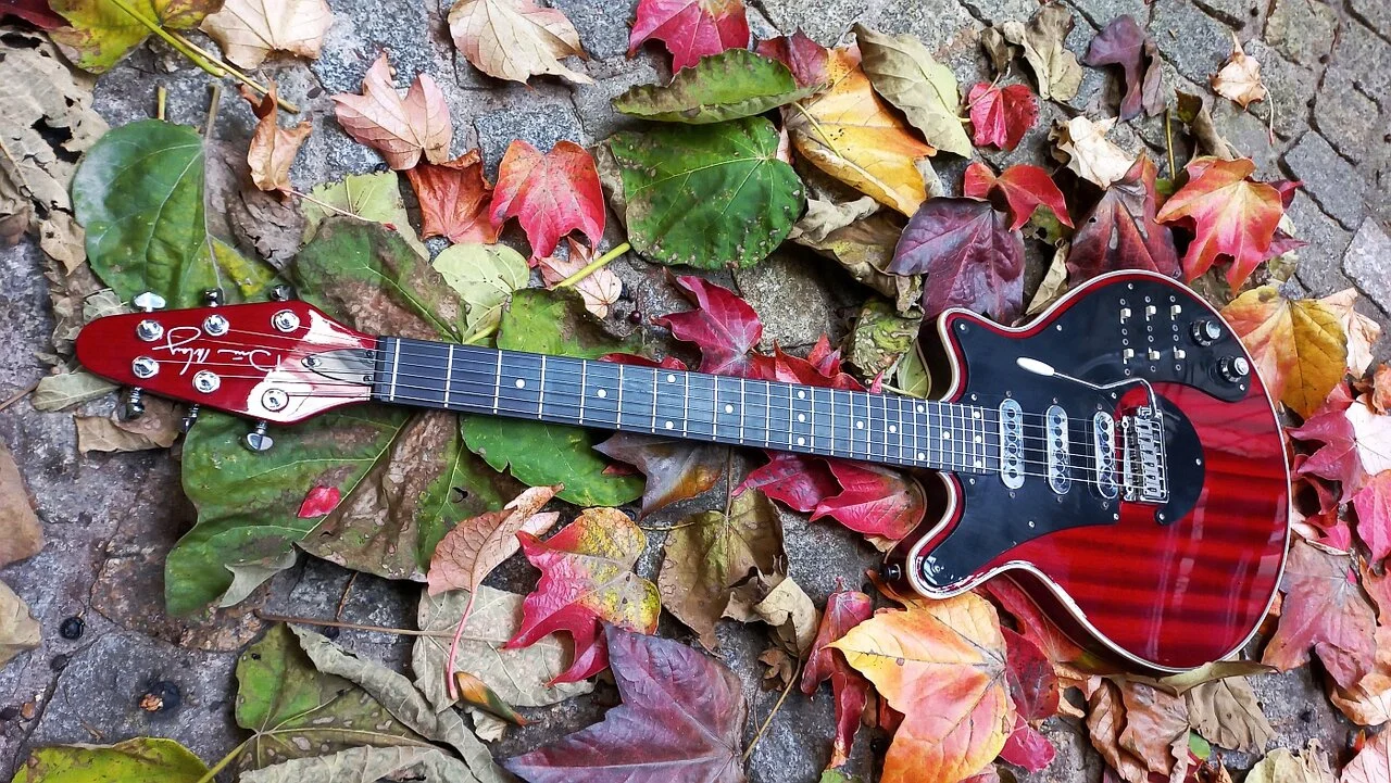 89 Brian May Guitars Red Special 09.webp