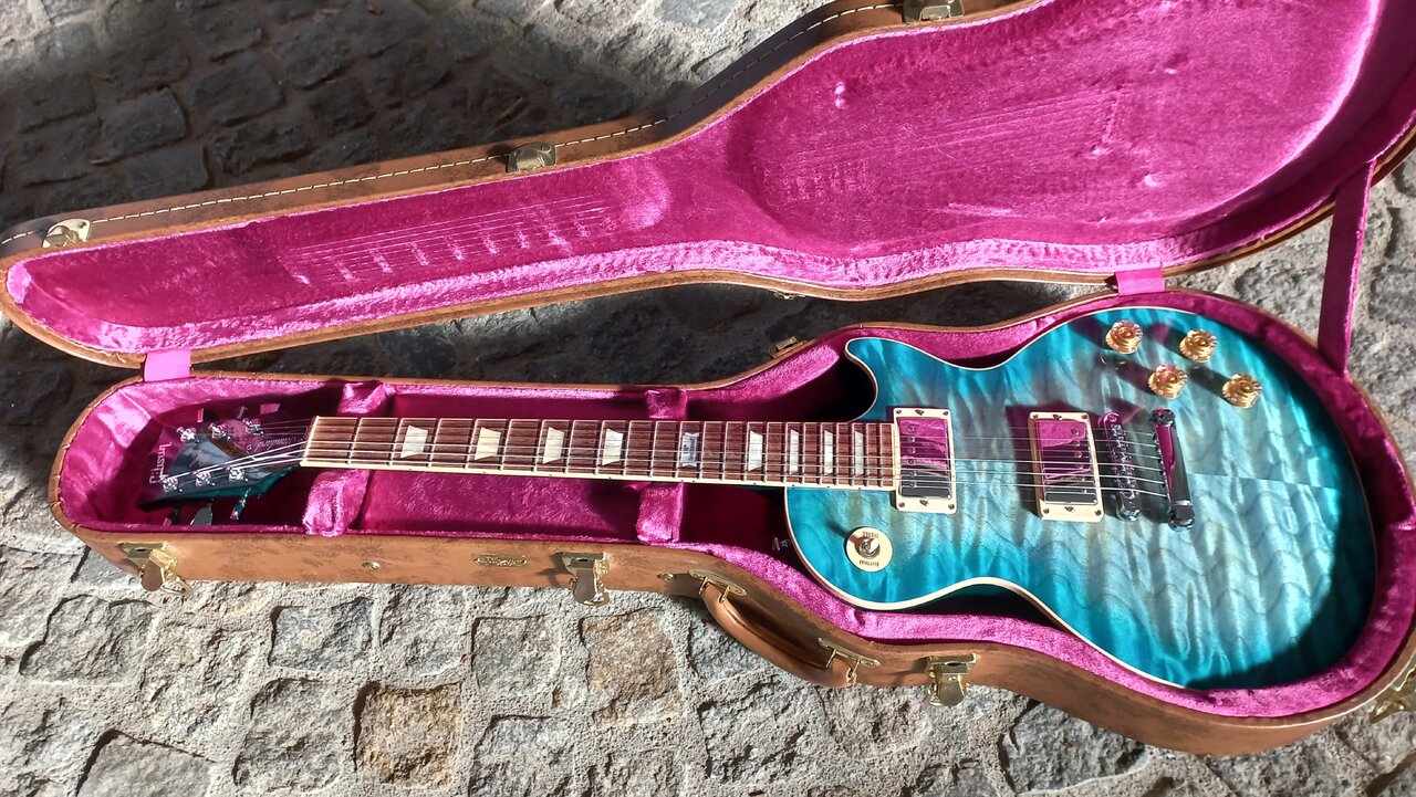 90 Gibson Les Paul Standard Ocean Water Quilt 04.jpg