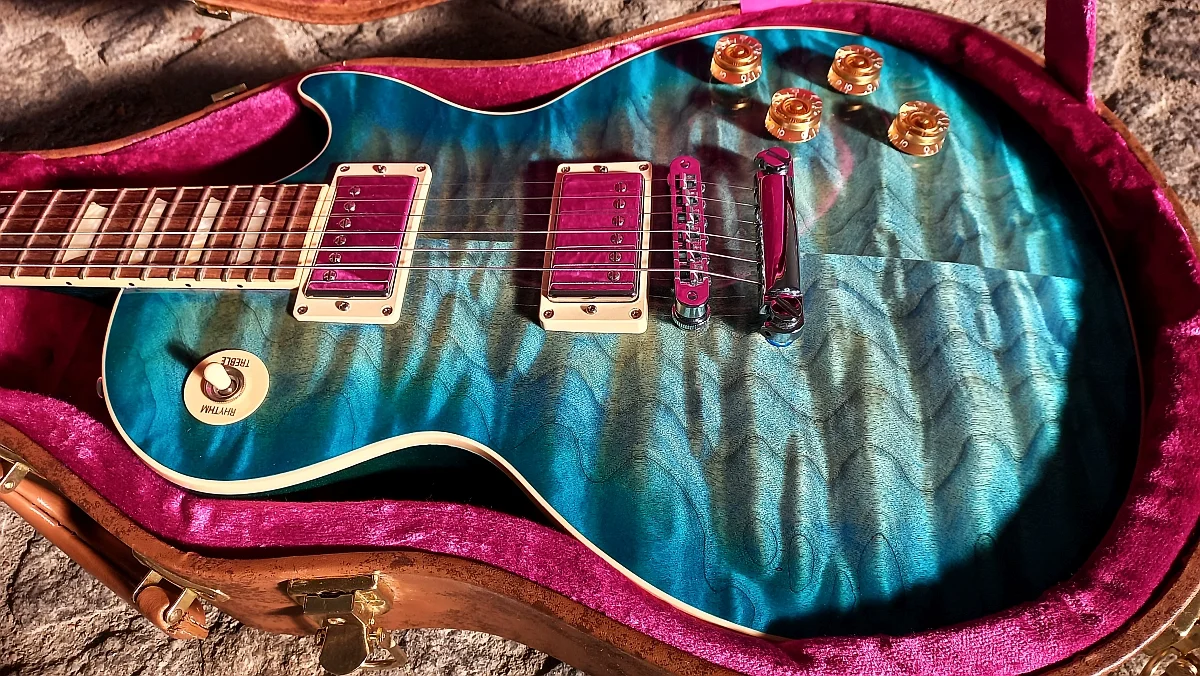 90 Gibson Les Paul Standard Ocean Water Quilt 05.webp