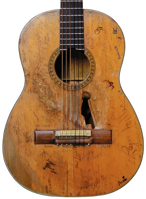 98f6a70176f5750bbd92909863d1e934--martin-guitars-willie-nelson.jpg