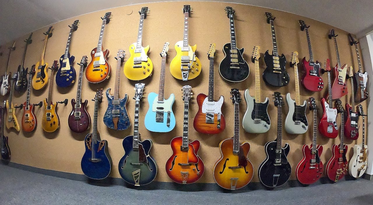 99 Gitarren 106_ji.jpg