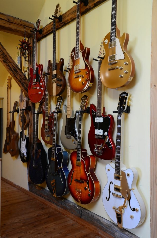 99 Gitarren 60.jpg