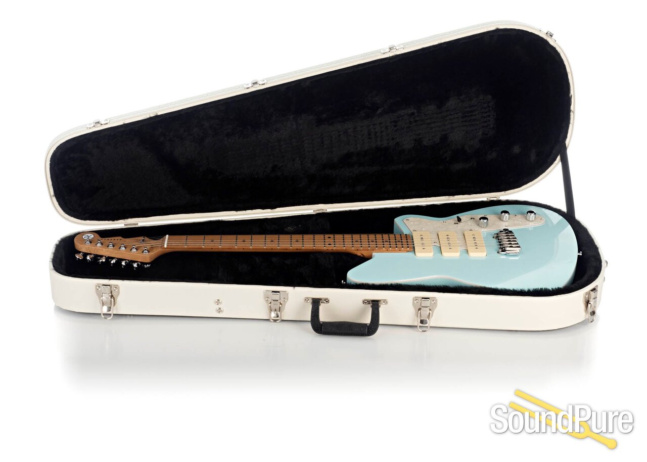 _25569_25569-reverend-jetstream-390-chronic-blue-electric-guitar-41529-1740e0cde6f-42.jpg