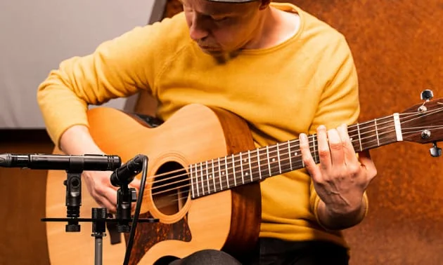 3 Mikrofone an der A-Gitarre