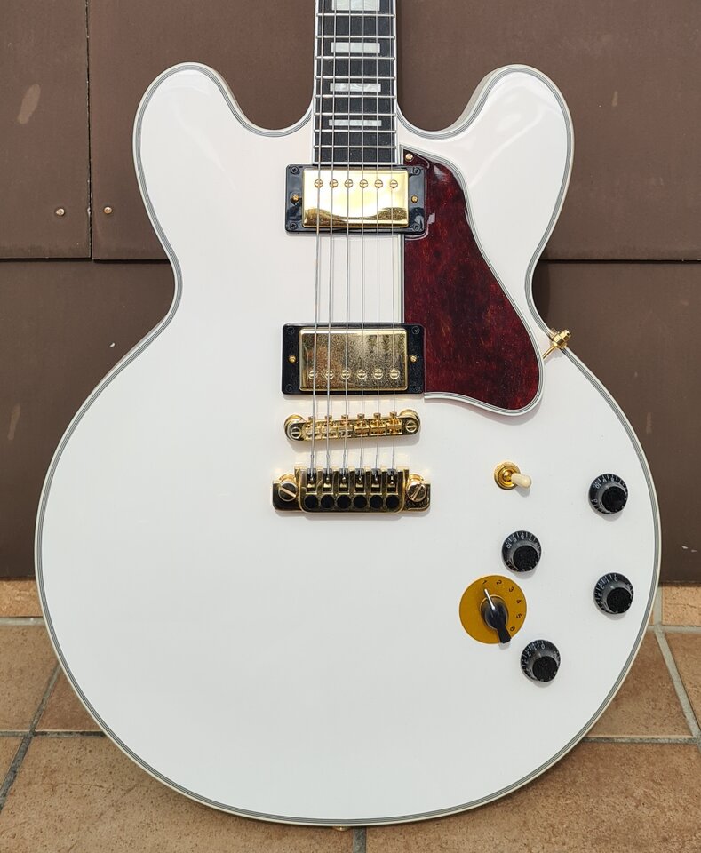 AAA_Epiphone Lucille Bone White 02.jpg