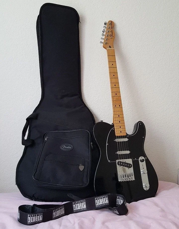 AAAA_Fender Telecaster Deluxe.jpg