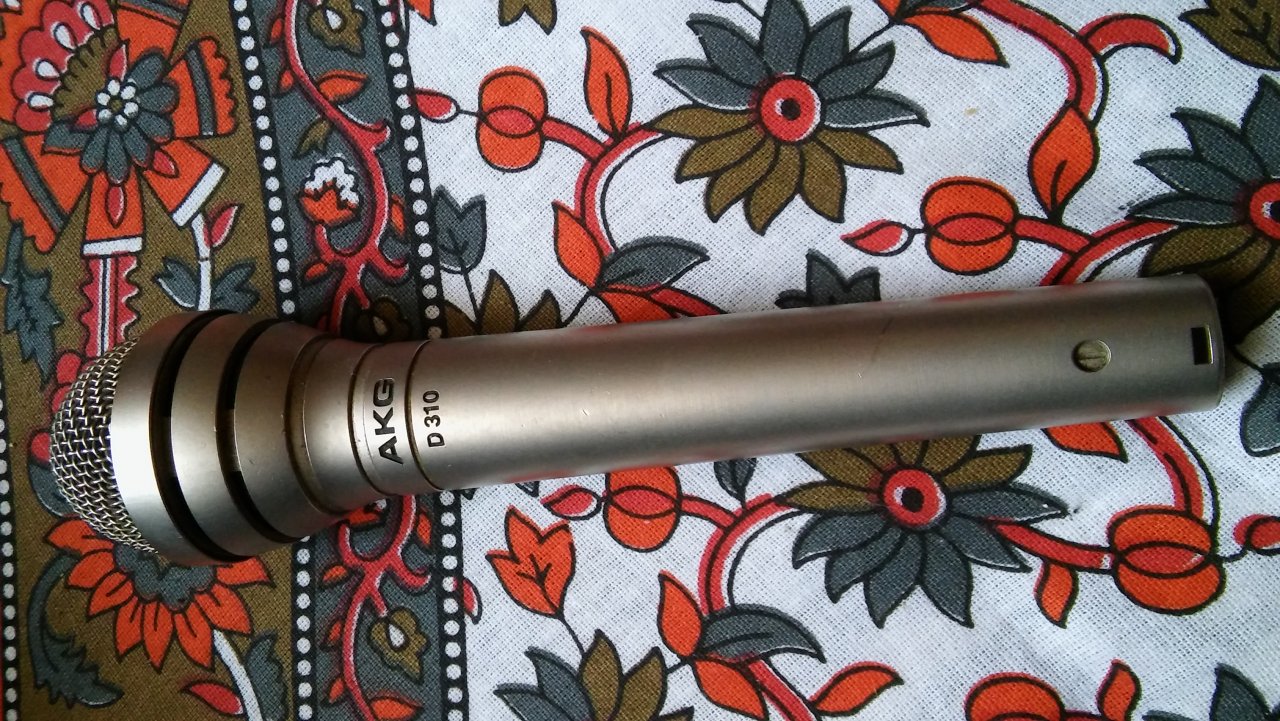 AKG-D 310.jpg