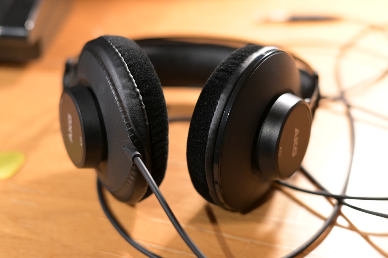 AKG K-52 - Superlux HD-681 Ear Pads Velours 1.JPG
