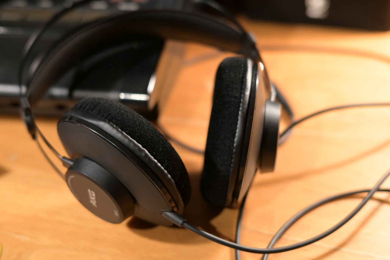 AKG K-52 - Superlux HD-681 Ear Pads Velours 2.JPG