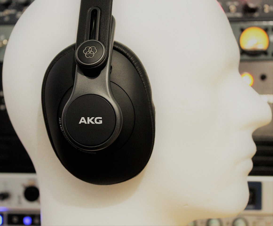 AKG K371 right.jpg