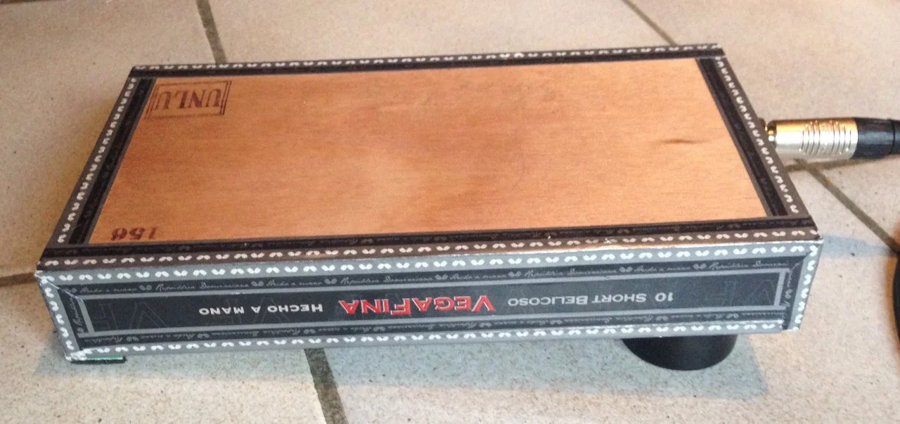 Akustik-Stompbox Nr 4 - Seitenansicht.webp