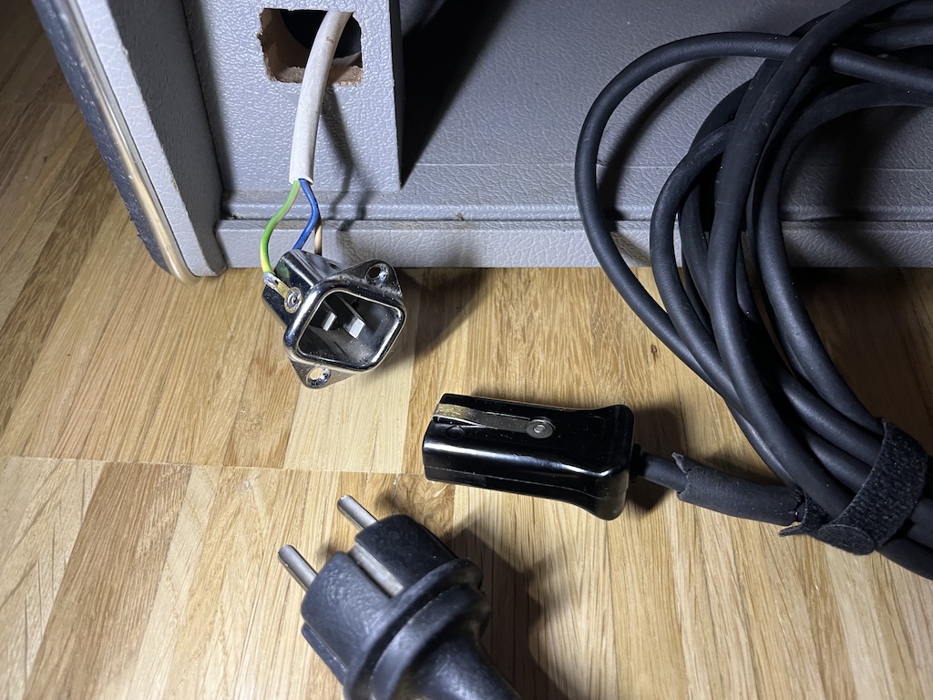 alter_einbaustecker.jpg