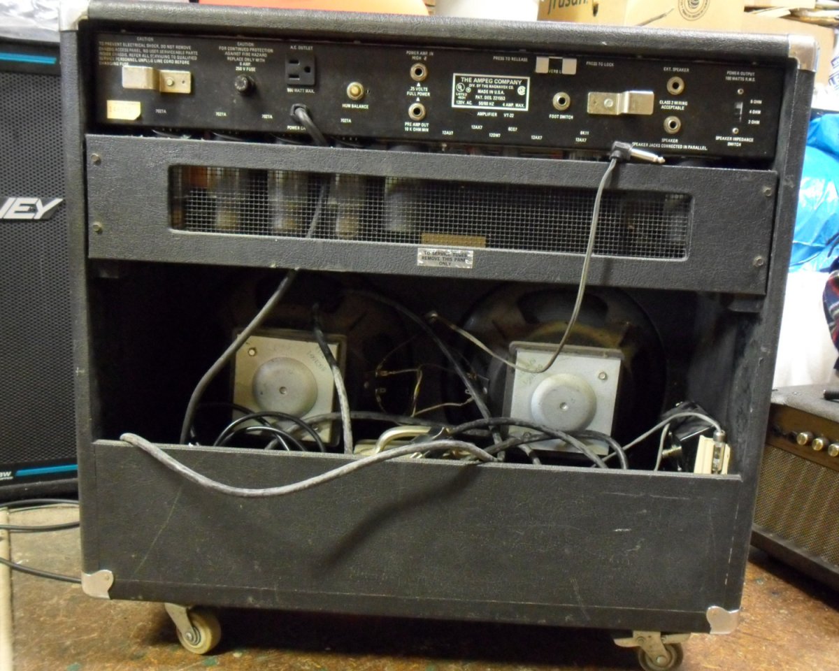 Ampeg VT22 Combo back.jpg