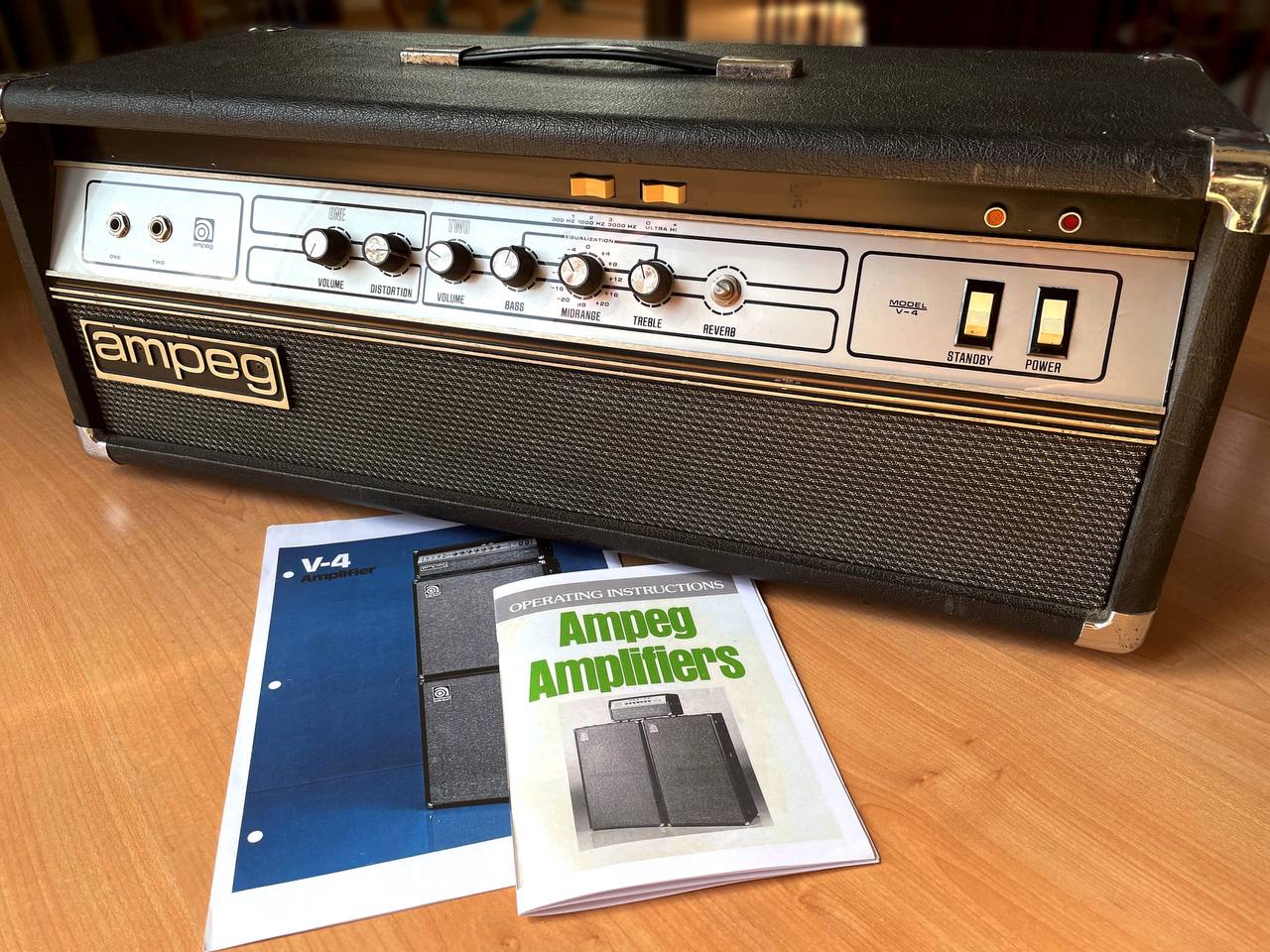 ampeg_03.jpg