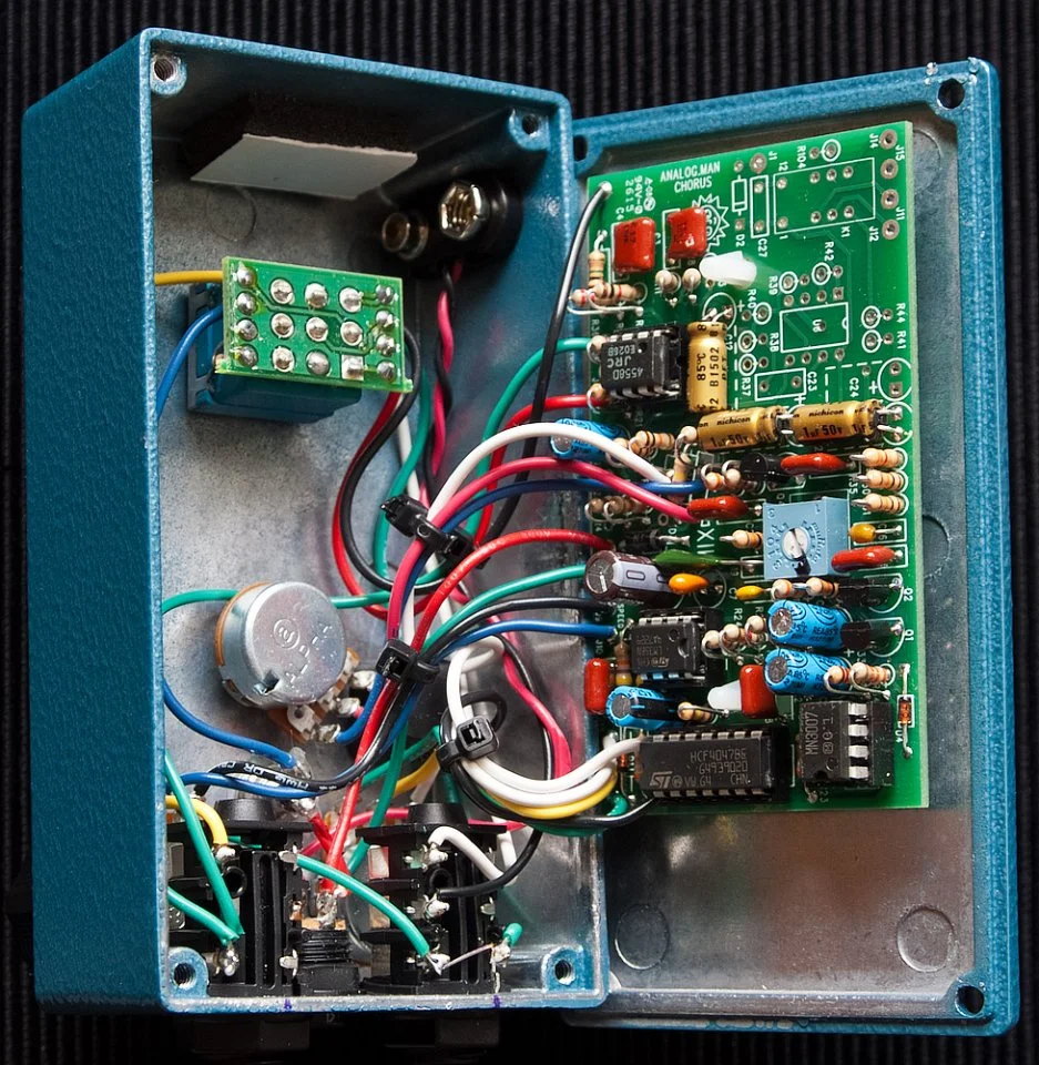 AnalogMan-Mini-Chorus-Inside-1.jpg