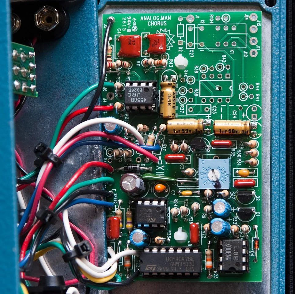 AnalogMan-Mini-Chorus-Inside-2.jpg