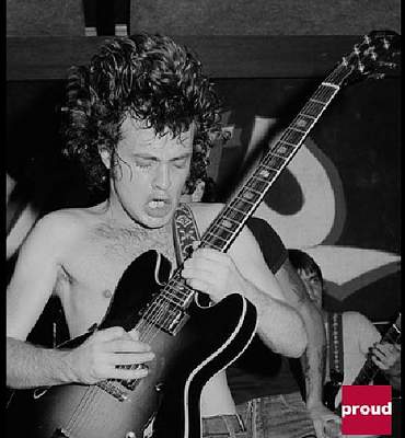 angus-young-01.jpg