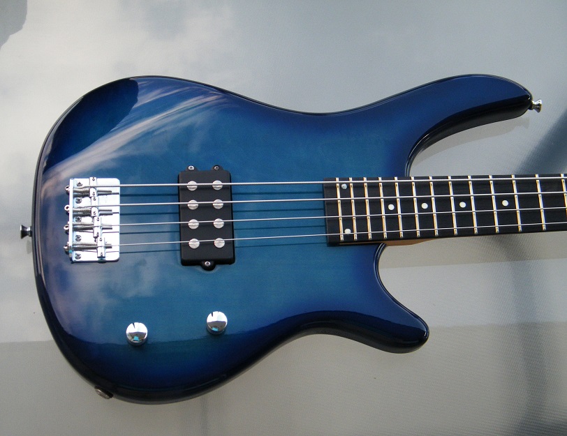 Bass Dimavery 01 KLEIN.jpg
