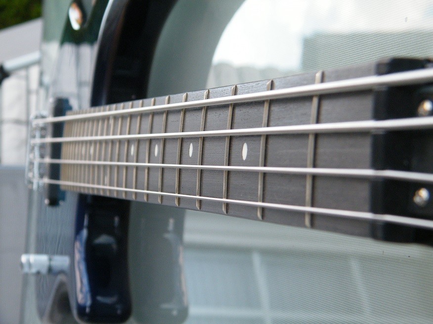 Bass Dimavery 03 klein.jpg