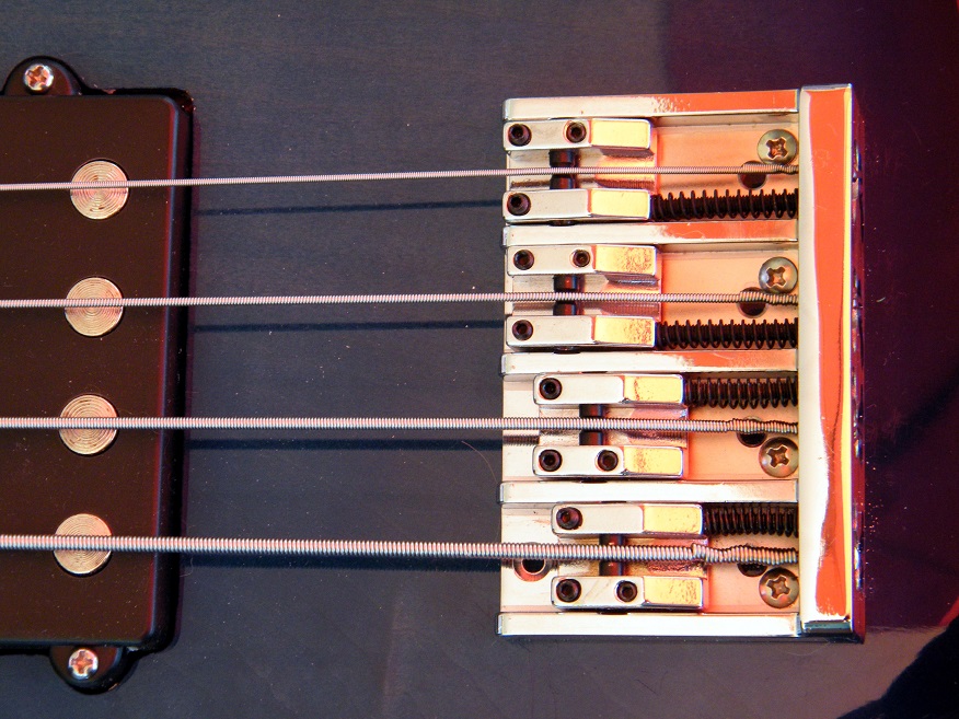 Bass Dimavery 10 KLEIN.jpg