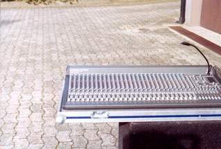 Behringer 3282 (1).jpg