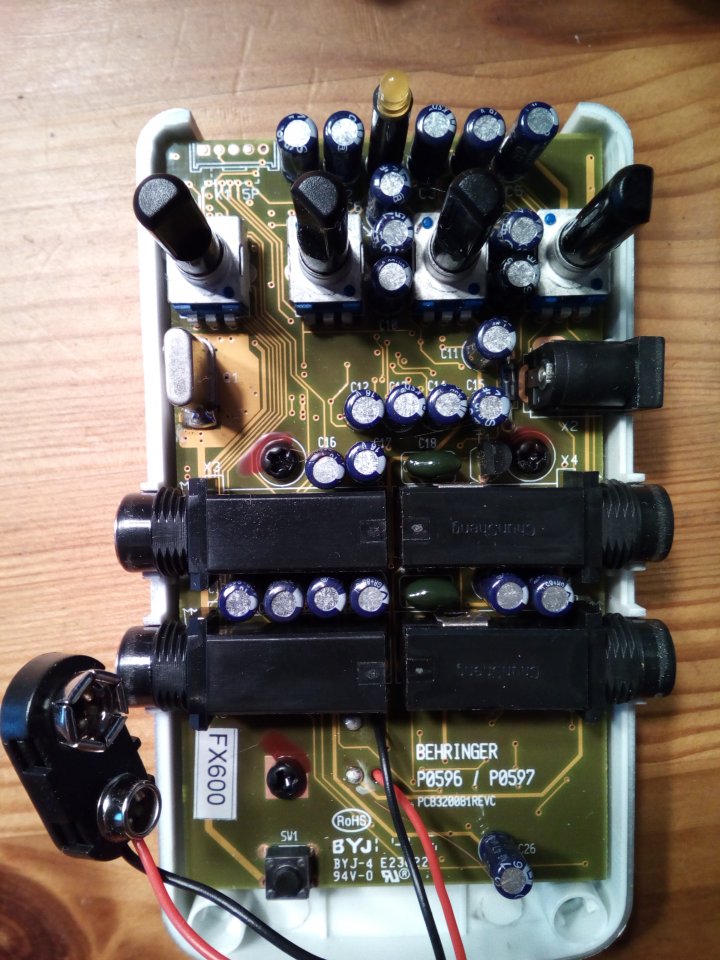 Behringer Fx600.jpg