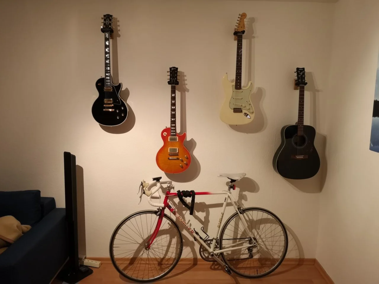 Alte_Gitarrenwand