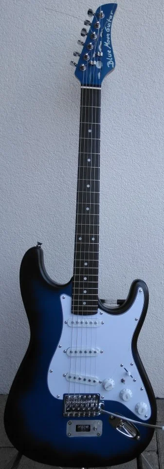 BlueMoonStrat1.jpg