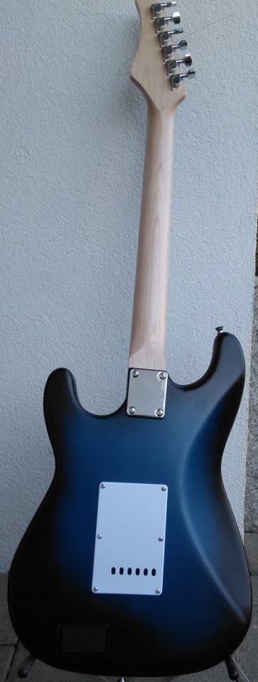 BlueMoonStrat3.jpg