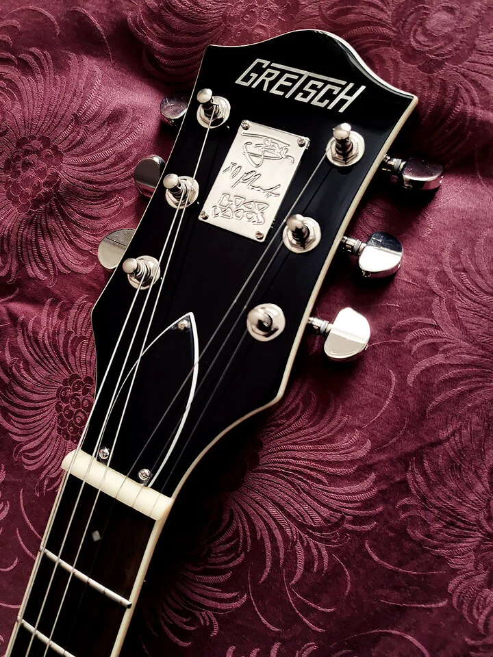 Boygenius-Gretsch-Headstock-1000px.webp