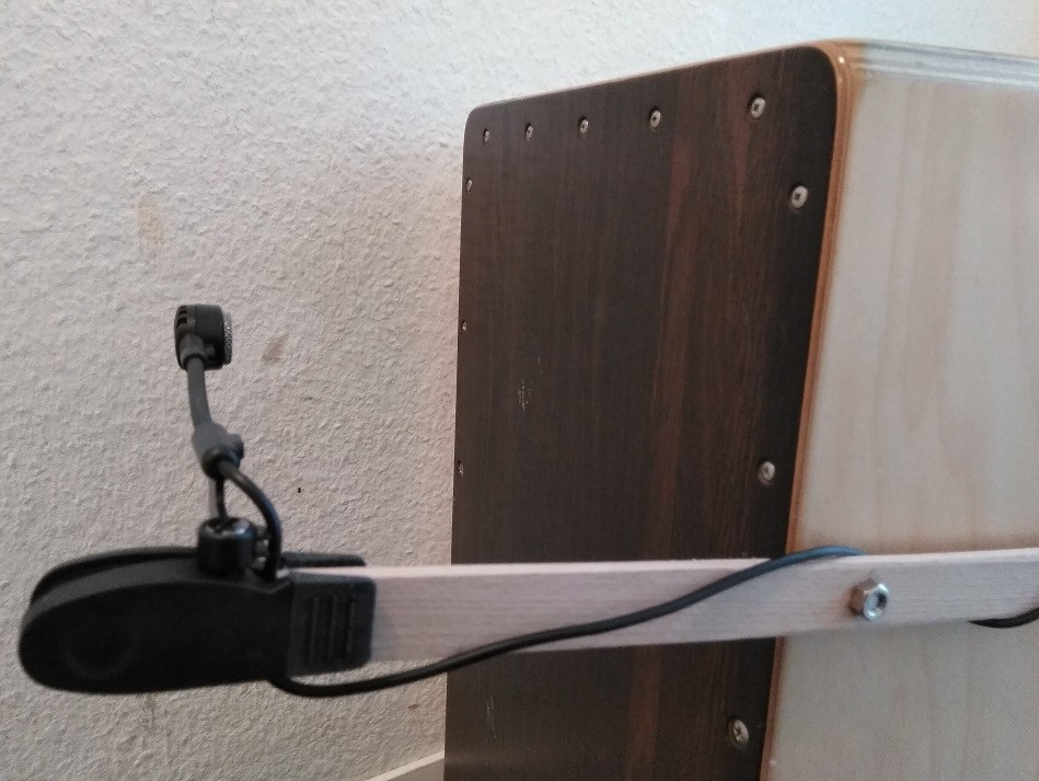 CajonFrontMicMontiertVorn.jpg